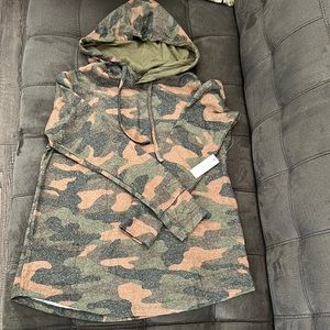 Camouflage hoodie size M. Brand new with Tag. Never used.